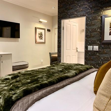 Alluvia Boutique Winery & Luxury Accommodation Stellenbosch Bilik gambar A bedroom at the hotel