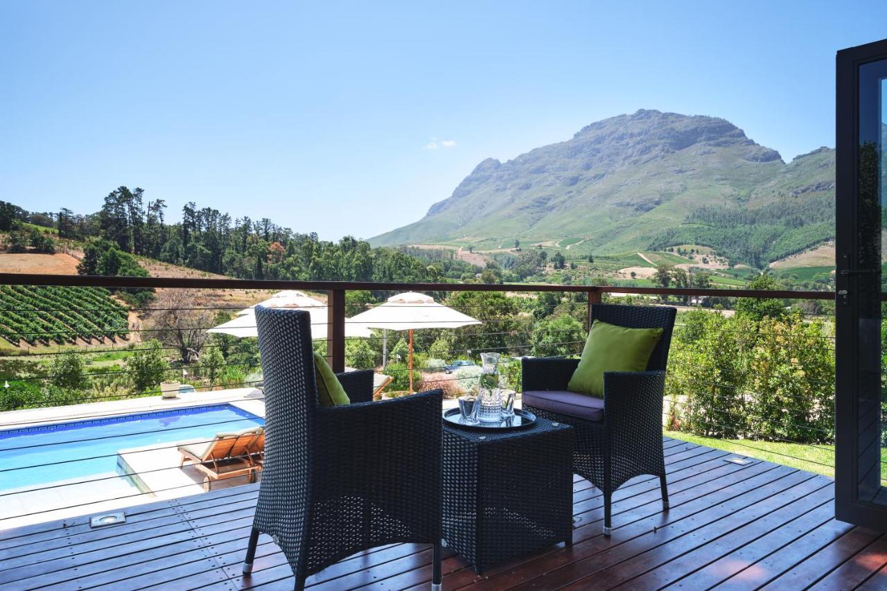Alluvia Boutique Winery & Luxury Accommodation Stellenbosch Luaran gambar View of the Hottentots-Holland Mountains from the Cape Winelands
