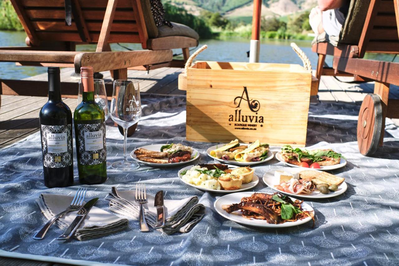 Alluvia Boutique Winery & Luxury Accommodation Stellenbosch Luaran gambar Picnic at the winery