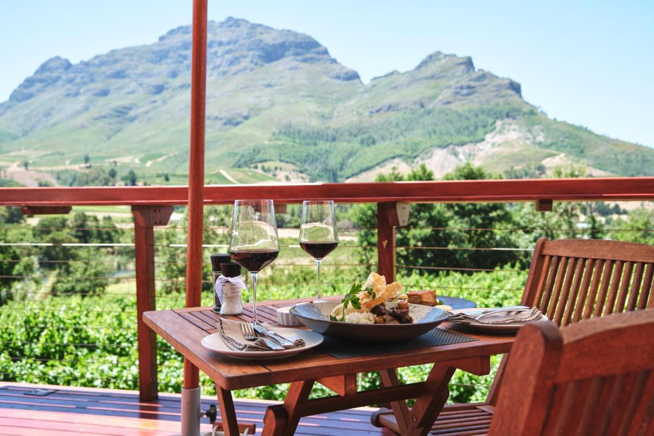 Alluvia Boutique Winery & Luxury Accommodation Stellenbosch Luaran gambar Wine tasting at a South African winery