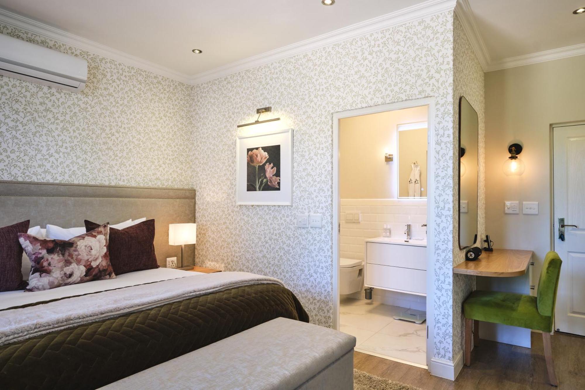 Alluvia Boutique Winery & Luxury Accommodation Stellenbosch Bilik gambar A bedroom at the Cape Heritage