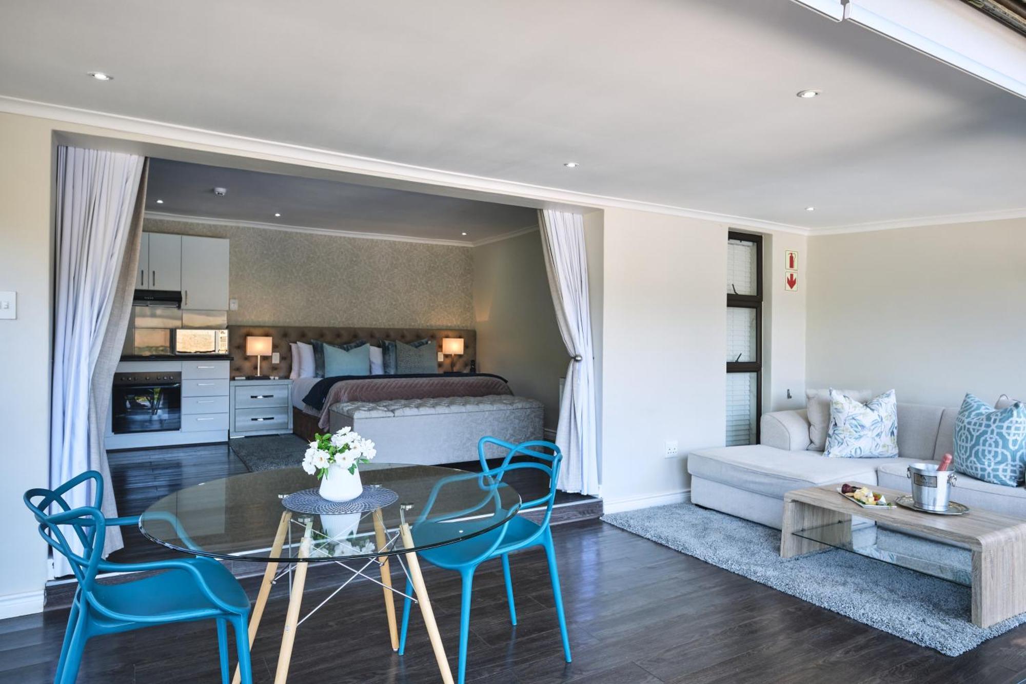 Alluvia Boutique Winery & Luxury Accommodation Stellenbosch Bilik gambar A studio apartment in Cape Town, South Africa